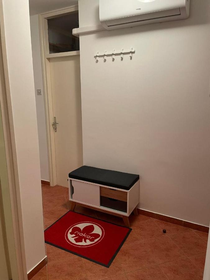 Lolly Apartment Карловаць Екстер'єр фото